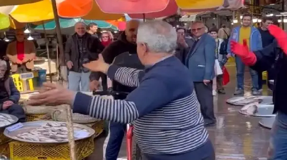 فیلم آواز باشکوه پیرمرد نایب صادق بوقی چه رقص دالام دیمبویی کرد فقط اونی که رو موتور گردن زد