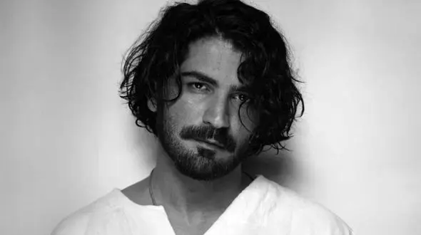 فیلم برای بغض / آواز باشکوه «هزار و یک شبِ» عرفان طهماسبی + دانلود آهنگ و موزیک ویدیو