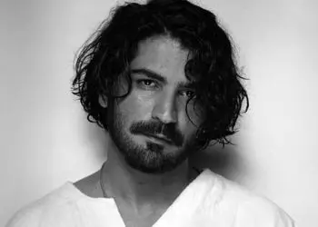 فیلم برای بغض / آواز باشکوه «هزار و یک شبِ» عرفان طهماسبی + دانلود آهنگ و موزیک ویدیو