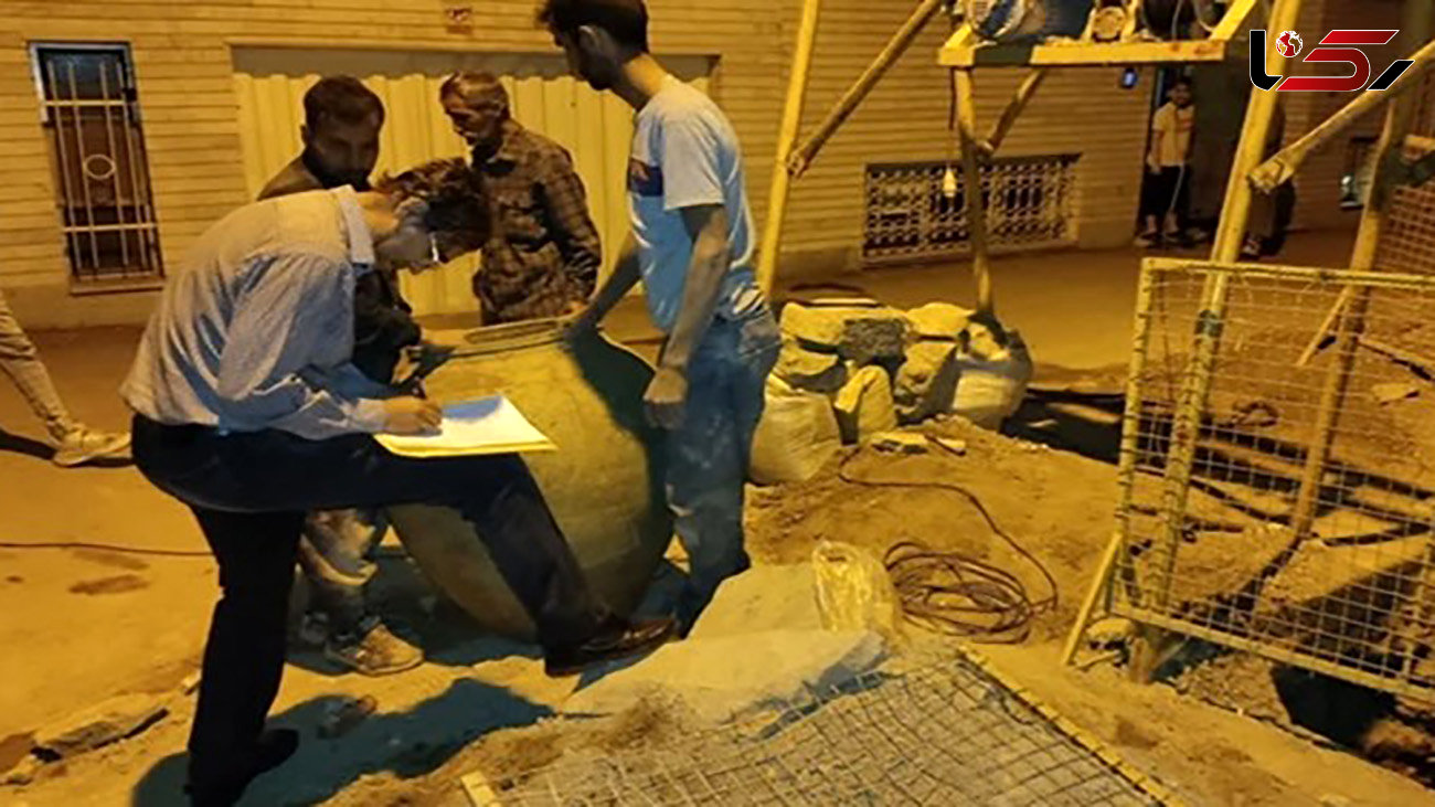 کشف یک گنج تاریخی در لحظه حفاری شرکت آب و فاضلاب در در زنجان / همه در خیابان شوکه شدند
