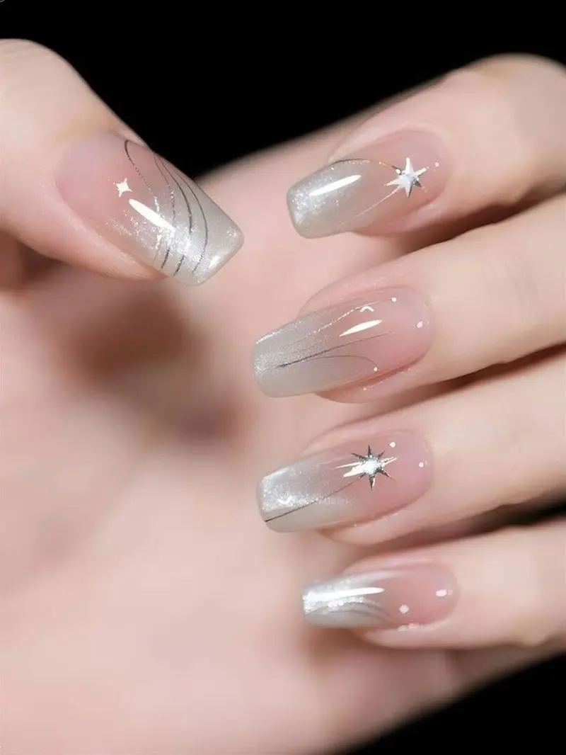 طرح ناخن برای عید | ۳۰ ایده لاکچری و عروسانه طرح ناخن برای عید ۱۴۰۵ که قبل از رفتن به سالن باید ببینی و انتخاب کنی!