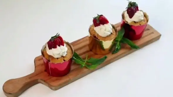 کاپ کیک توت فرنگی + فیلم تهیه