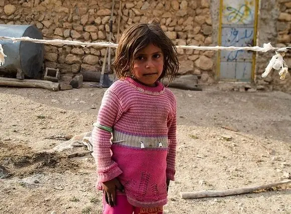 بسیاری از کودکان کهنوج و فاریاب برای مدرسه رفتن کفش ندارند/ روستاهایی در کرمان حتی یک جوان دیپلمه ندارند/ دانش‌آموزان روستایی تحصیل را رها می‌کنند تا جوشکاری و نگهبانی کنند