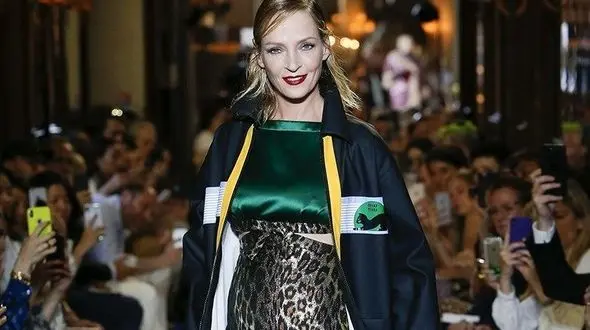 بازگشت ستاره سینما به صحنه مدلینگ / ژست هایی که این بازیگر برای جلب توجه حضار گرفت! +عکس ها