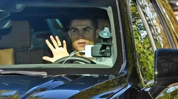 دوقلوی‌های مرموزی که کریستیانو را تعقیب می‌کنند چه کسانی هستند؟ + عکس