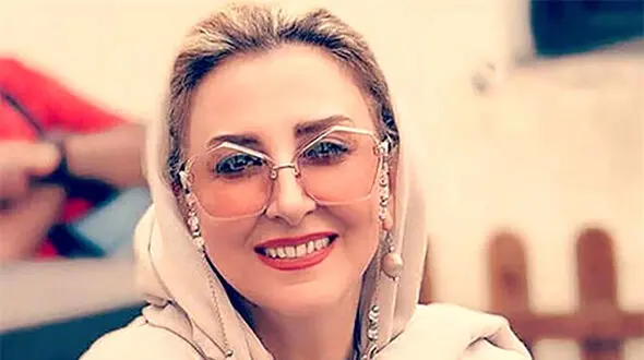 فیلم خوشحالی عجیب مرجانه گلچین از غذای هواپیما ! / واقعا چرا ؟!