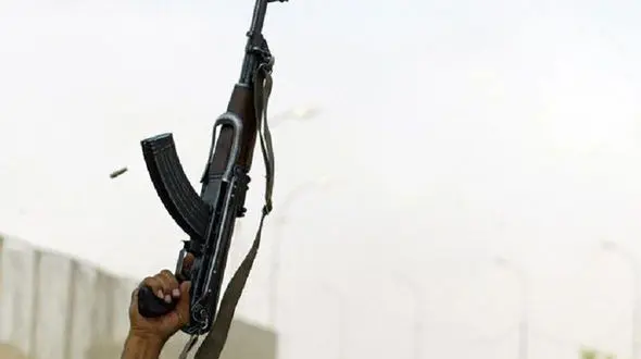 تعقیب شرور هفت تیرکش در شاهین شهر / ماجرای شلیک گلوله در پارک چه بود؟ 