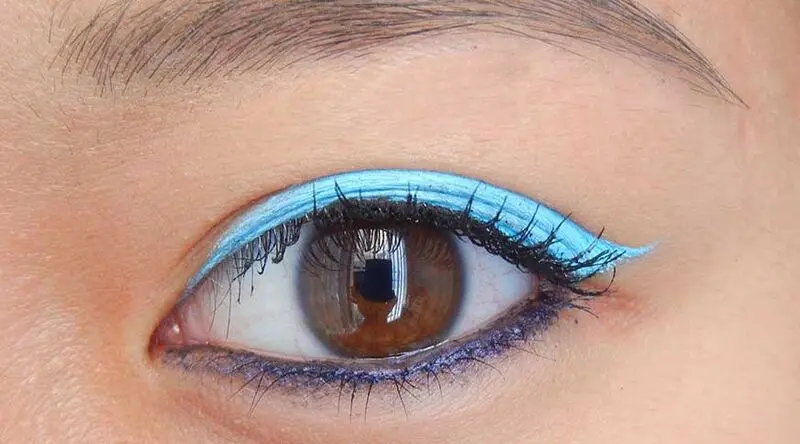 pastel-blue-eye-liner