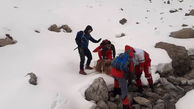عملیات نفس گیر نجات کوهنورد سقوط کرده از قله کوه کینو با تلاش نجاتگران هلال احمر 