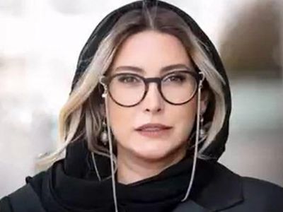 فریبا نادری و مادرش به همراه خواهر و برادرش در رستوران / خانم بازیگر شیک ترین لباسش را پوشید