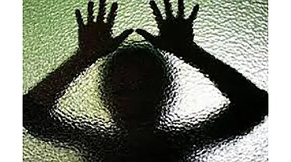 مرد عرب بدون لباس بالای سرم بود / این مرد به اتهام سیاه دستگیر شد