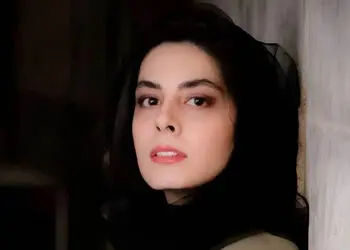 فیلم/ نگاهی به حضور بازیگران در مراسم تشییع مریم همتیان / از گریه ها تلخ خانواده اش تا حضور شیدا یوسفی و سامان صفاری