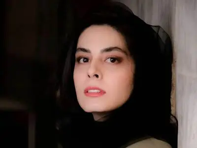 فیلم/ نگاهی به حضور بازیگران در مراسم تشییع مریم همتیان / از گریه ها تلخ خانواده اش تا حضور شیدا یوسفی و سامان صفاری