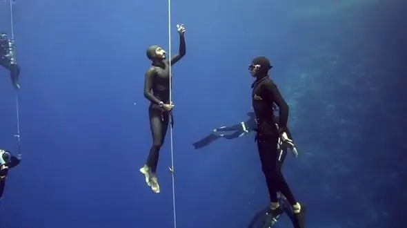 این قهرمان شنا غرق شد + جزییات