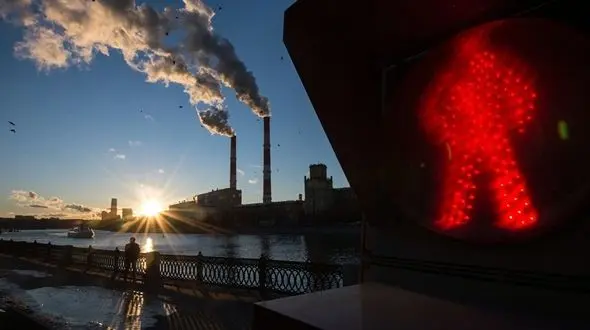 فریاد های کمکم کنید یک مرد در دودکش 88 متری / بریتانیا