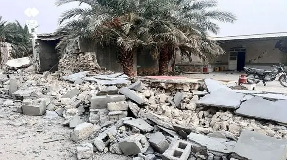 آخرین وضعیت رسیدگی به زلزله زدگان هرمزگان / زندگی روستاییان غرب هرمزگان زیر آوار + فیلم