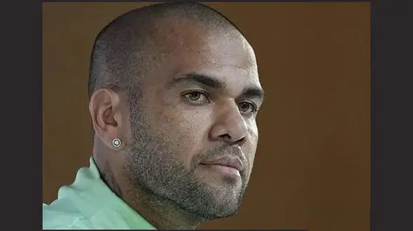 جزییات اقدام شیطانی دنی آلوز به زن 23 ساله در کلوب شبانه / 3 ادعا متفاوت بازیکن سرشناس