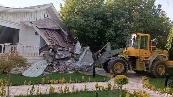 تخریب شهرک لاکچری با ویلاهای لوکس در کرج  