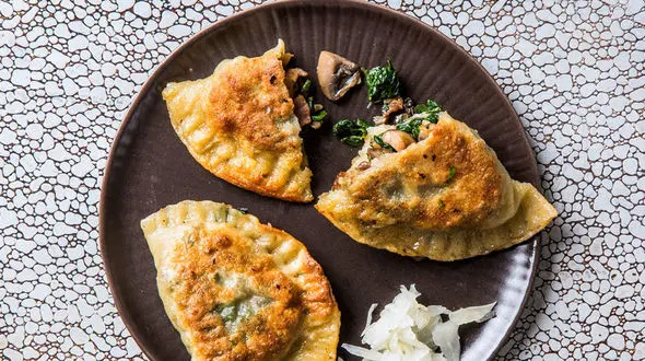  پیراشکی مرغ و سبزیجات غذای فوری خانگی+دستور تهیه