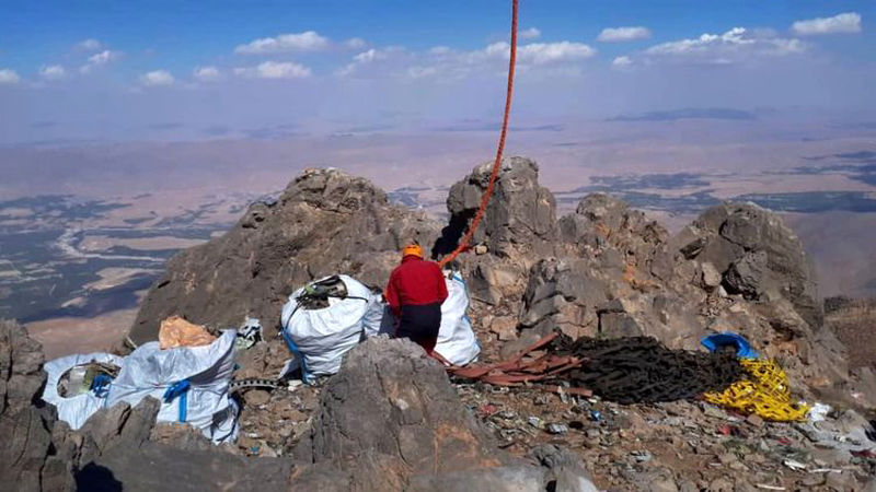 تصاویری از انتقال قطعات بقایاى پرواز تهران یاسوج هواپیمایی آسمان 