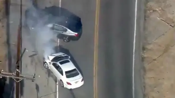 شاخ به شاخ هولناک در فرار از دست پلیس + فیلم