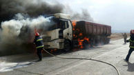 عکس / آتش سوزی تریلر در جاده جهرم به زرقان