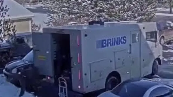 فیلم لحظه دستبرد راحت به خوروی حامل پول 