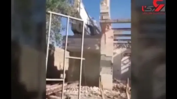 حادثه وحشتناک در اردکان یزد! / دفن شدن 3 کارگر زیر خروارها خاک+ فیلم دلخراش