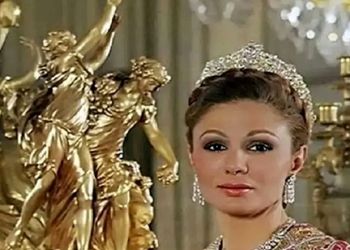 کفش های سلطنتی و گران قیمت فرح پهلوی با برند دیور در دیدار با کندی/ زندگی لوکس با ریخت و پاش از بیت المال