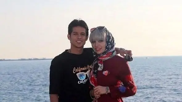 مهدی قائدی و همسرش در رستوارن جالب