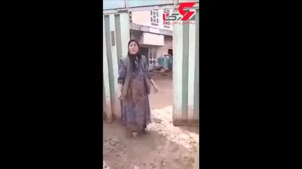 انتظار زن سیل زده لرستانی از مسئولین : ما پشت شمارو خالی نکردیم  چرا به داد ما نمی رسید؟ + فیلم