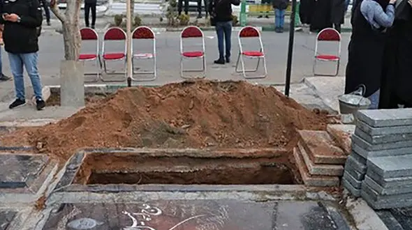 عکس علی انصاریان با آغوش پدرش در بهشت زهرا