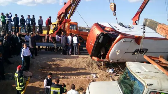 راننده اتوبوس دانش آموزان حادثه دیده حتی اسامی مسافرین خود را نداشت / 12 نفر اضافه بر لیست در اتوبوس بودند!