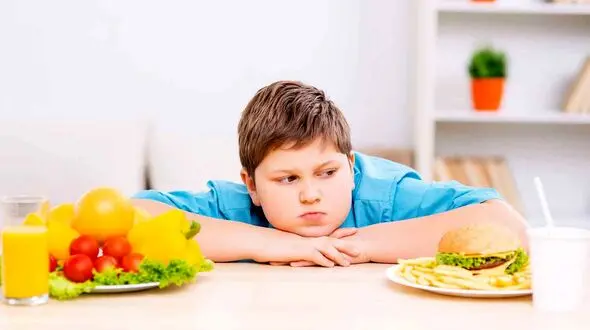 خطرات رژیم غذایی برای نوجوانان / هشدار به والدین