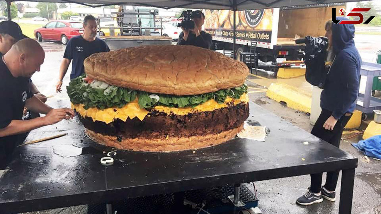 پخت بزرگترین همبرگر دنیا با هزینه ای سرسام آور +عکس 
