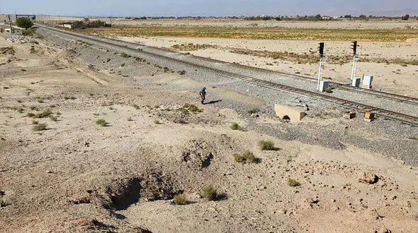 تهدید ریل قطار برای تپه ۷ هزارساله دامغان 