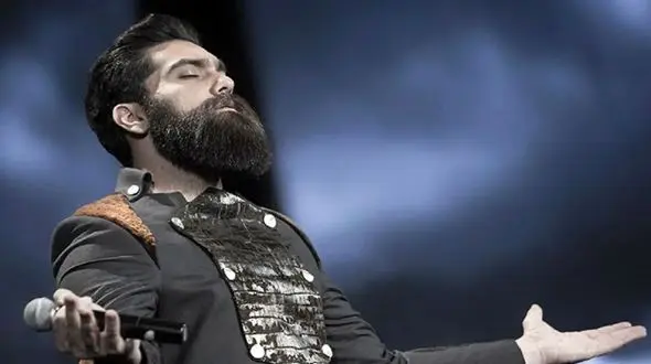 آواز بهشتی و باشکوه علی زندوکیلی / بعد از گرفتن تندیس متحیر کننده رو استیج خوند سالن ترکید!