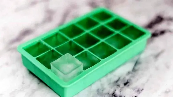 فیلم دلهره آور از خفگی پسر دانش آموز که یخ در گلویش گیر کرده بود / آتش نشانان شوشی فرشته نجات شدند