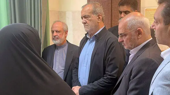 عیادت دکتر پزشکیان از تعدادی از مجروحان حمله تروریستی اخیر رژیم صهیونیستی