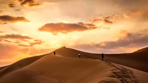 جزئیات ناپدید شدن 15 گردشگر اصفهانی در کویر طبس / رصد گسترده هلال احمر در منطقه حلوان + صوت