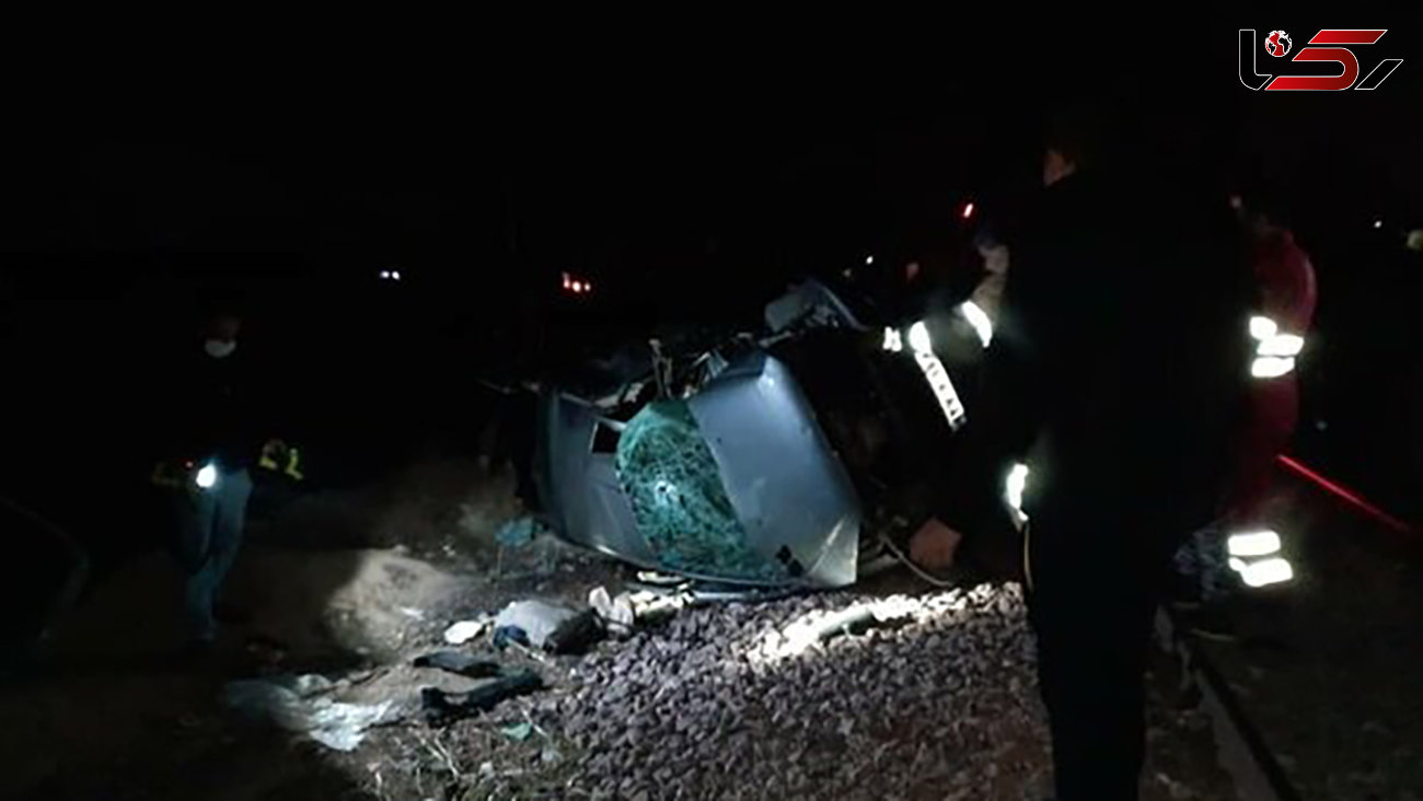 برخورد مرگبار قطار با پژو 206 در کرج/ یک نفر کشته شد + عکس