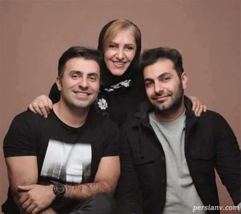 مادر و برادر خواننده معروف