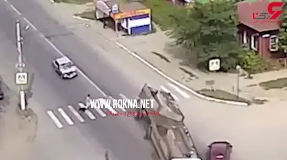 سگی جان صاحب نابینای خود را نجات داد + فیلم 