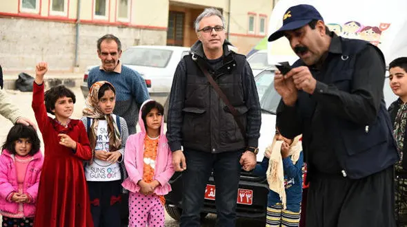 عموی فیتیله ای در جمع کودکان زلزله زده