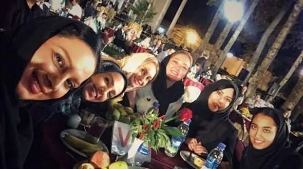 سلفی یادگاری کیمیا علیزاده با بازیگران زن ایرانی در  مراسم تجلیلش!  +عکس 