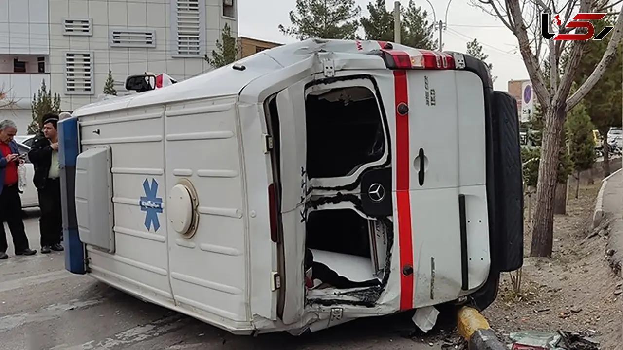 واژگونی آمبولانس حامل مسافر در اصفهان / یکی از پرسنل اورژانس دچار مصدومیت شد