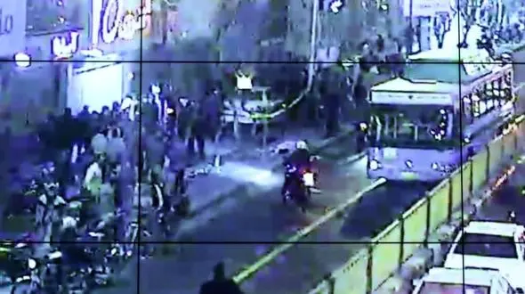 عکس وحشتناک / تصادف مرگبار موتور با اتوبوس در خط ویژه خیابان جمهوری