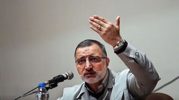 آقای زاکانی ترافیک، کمر مردم را شکسته و آلودگی‌هوا نفسشان را بریده؛ شما به خودت، نمره خوب می دهی؟! 