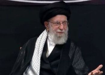 تصویری از حضور رهبر انقلاب در تخت جمشید
