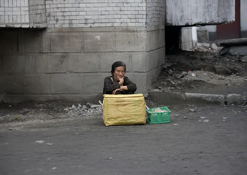 6282377901_0312a85e0a_b_north-korea-market